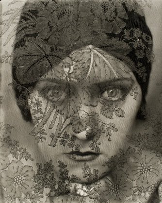 A Much Screened Lady - Gloria Swanson, by Edward Steichen, 1924 publ. February 1928.
Credit: Bequest of Edward Steichen by Direction of Joanna T. Steichen. Courtesy of George Eastman House
