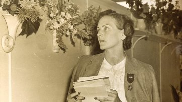 Helen Blaxland judging flower arrangements, c. 1940s photographer unknown