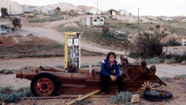 Tim Burstall, Andamooka (filming of the Last of the Knucklemen)