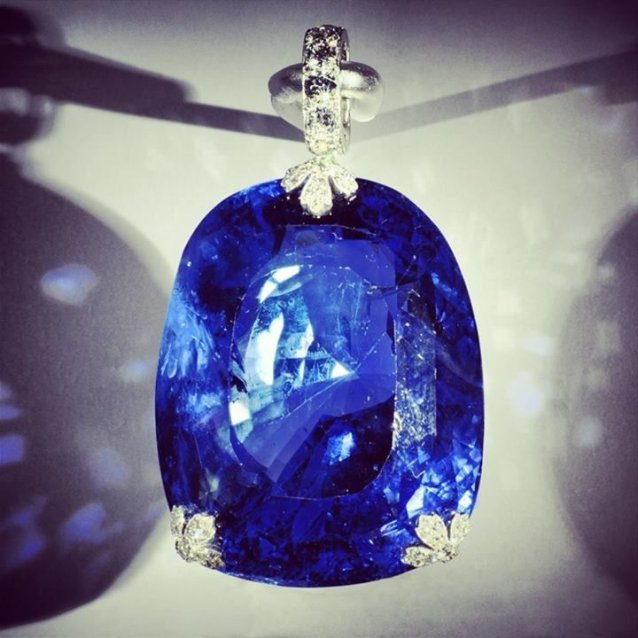 Cartier Paris Pendant 1913, platinum, sapphire (478 carats), diamonds 