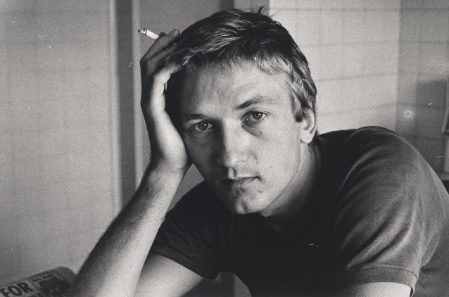 Esben Storm, holding a cigarette, 1977