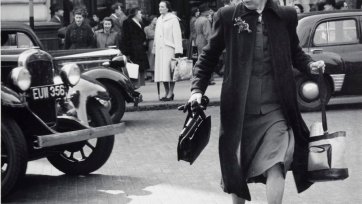 Traffic dodgers, Piccadilly Circus, London