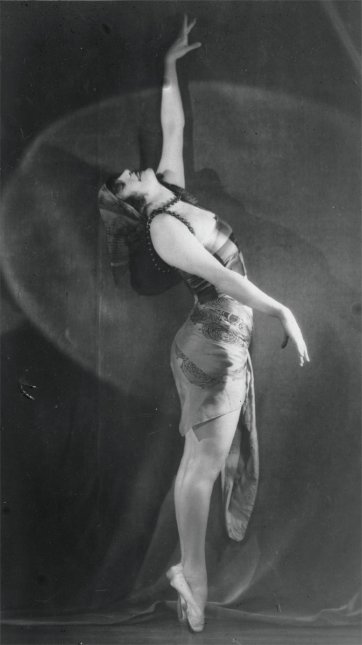 Diving Venus Annette Kellerman in Los Angeles, c.1920