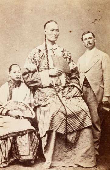 Chang the Chinese giant and party, c. 1871 by Paterson Brothers Chang the Chinese giant and party, c. 1871 by Paterson Brothers