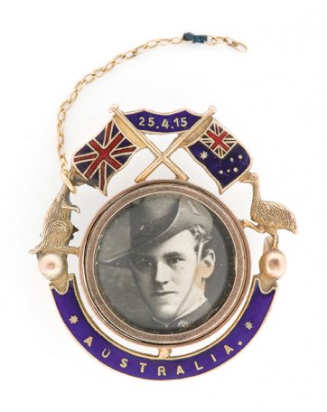 Lance Corporal Cecil Harland – portrait mounted in a memorial brooch c. 1915-16 by unknown photographer