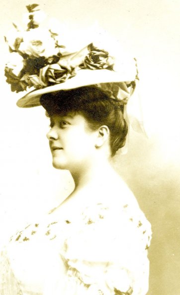 Florrie Forde (in hat), c.1905 by an unknown artist Florrie Forde (in hat), c.1905 by an unknown artist