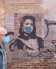 Mural of Italian/Roman actress Anna Magnani (1908­–1973) with face mask, April 2020 Unknown artist