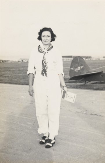 Mrs Bonney flying from Australia to South Africa via Siam. Singapore 1937 (full length portrait), 1937 unknown photographer