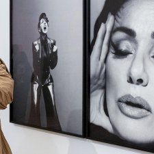 Tina Arena AM with her portrait