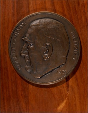 Sir Robert Menzies, 1985 by Andor Meszaros Sir Robert Menzies, 1985 by Andor Meszaros