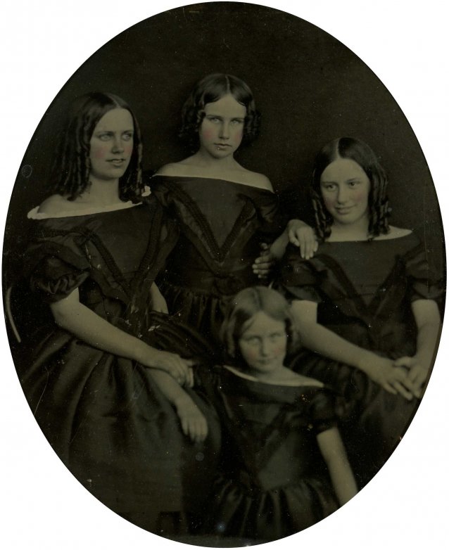 Dowling family portrait [Selina, Jane, Leura and Elizabeth (Bessie) Dowling]