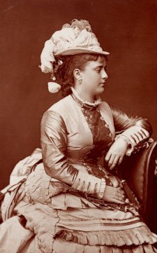 Minnie Walton (photograph of Miss Rose Massey on verso)