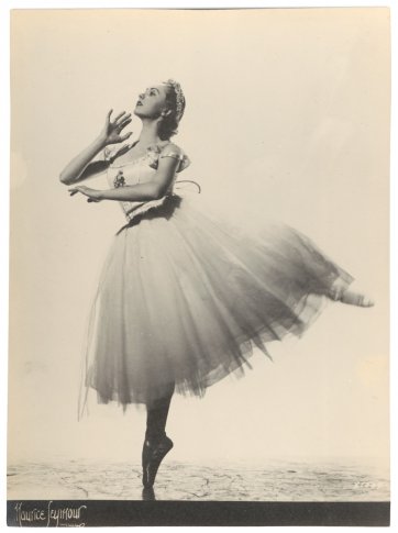 Irina Baronova in Les sylphides, Ballets Russes, c. 1930s