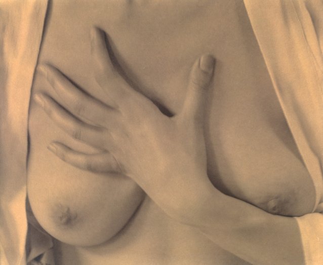 Georgia O'Keeffe - Hands and Breasts, 1919