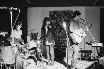 The Lighthouse Keepers, ANU Union, Canberra, 1983. Juliet Ward (vocals), Greg Appel (guitar), Steven Williams (drums) 'pling