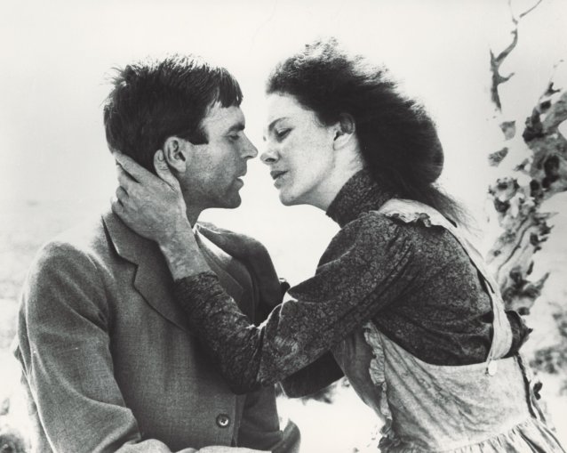 Sam Neill as Harry and Judy Davis as Sybylla 