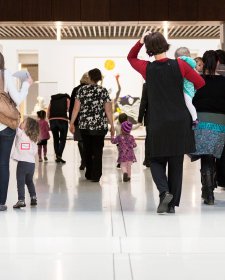 Parents and children walking into the Gallery