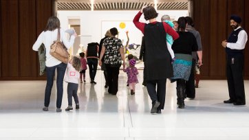 Parents and children walking into the Gallery