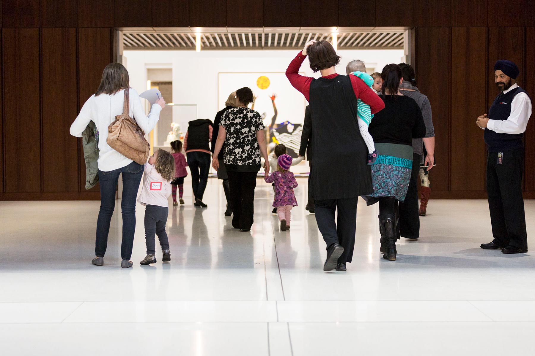 Parents and children walking into the Gallery