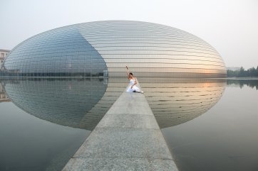 Graeme Murphy's Swan Lake: Ella Havelka, Beijing, 2015 Lisa Tomasetti