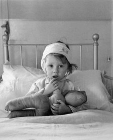 Eileen Dunne in The Hospital for Sick Children, 1940
	 by Cecil Beaton