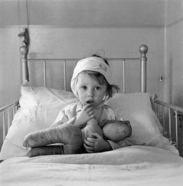 Eileen Dunne in The Hospital for Sick Children, 1940
	