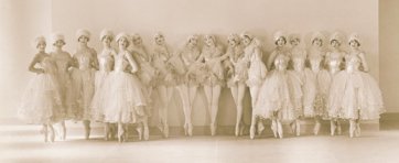 Albertina Rasch Dancers, by Florence Vandamm, 1927 publ. April 1927.
Credit: Courtesy Condé Nast Archive