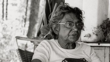 Oodgeroo Noonuccal at Moongalba Stradbroke Island (her sitting down place)1982