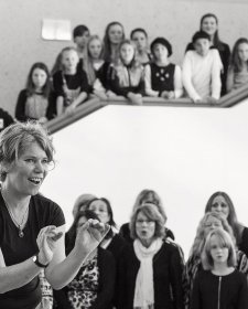 Pop Up Choir. Photo Lona Logan.