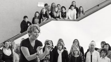 Pop Up Choir. Photo Lona Logan.