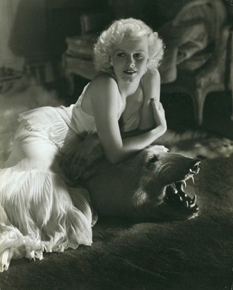 Jean Harlow at home, by George Hurrell, 1934 publ. January 1935.
Credit: Courtesy Condé Nast Archive