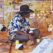 Paddy's lunch: Paddy Stewart at Yuendumu