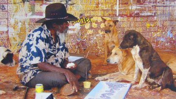 Paddy's lunch: Paddy Stewart at Yuendumu