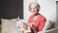 The Honourable Dame Quentin Bryce AD CVO with the Gallery’s quarterly publication, Portrait.