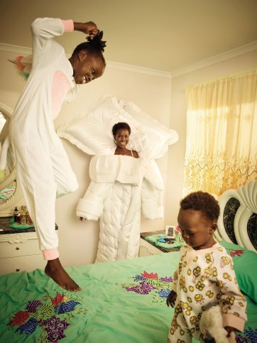 Yar, Adut and their baby sister Akuol, 2018 Charles Dennington