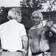 Discussion between Bob Hawke and Yunupingu, Burunga Festival, Northern Territory