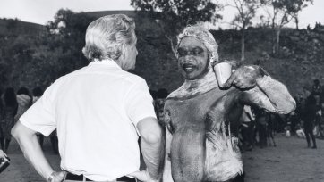 Discussion between Bob Hawke and Yunupingu, Burunga Festival, Northern Territory