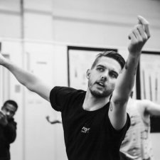 Daniel Riley choreographing Hit the Floor Together with QL2 dancers, 2013 Lorna Sim