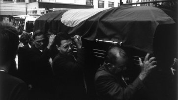 Aden Ridgeway & pallbearers entering Sydney Town Hall, State Funeral for Kwementyaye Perkins AO, 25th October 2000