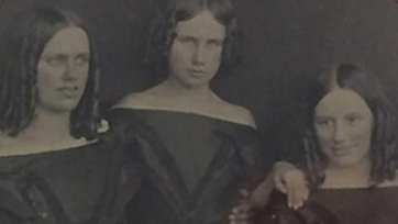 Dowling family portrait [Selina, Jane, Leura and Elizabeth (Bessie) Dowling]