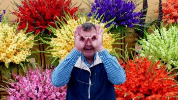 George doing his best Dame Edna impression at the Centenary Chelsea Flower Show