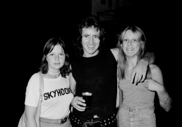 Bon Scott,  AC/DC with fans, 1977 Bob King