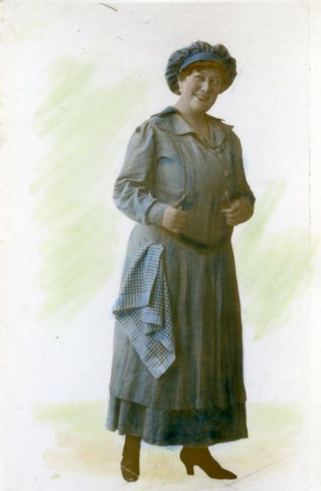 Florrie Forde (in blue dress), c.1918 by an unknown artist Florrie Forde (in blue dress), c.1918 by an unknown artist